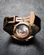 Omega seamaster gold chronograph (6 of 7).jpg